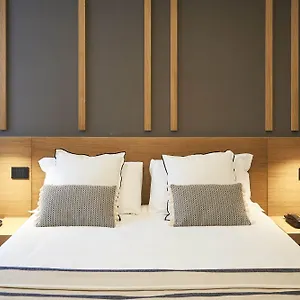 Central Lodge Hotel מלון